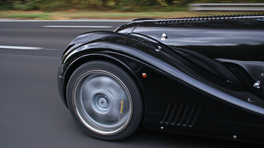 Morgan Aero 8 noir autoroute jante travelling