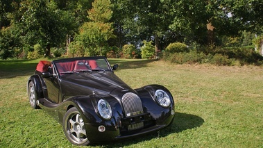 Morgan Aero 8 noir jardin 3/4 avant droit 2