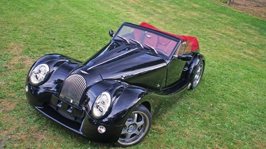 Morgan Aero 8 noir jardin 3/4 avant gauche vue de haut