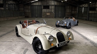 Morgan Roadster Sports Crème 3/4 Hangar