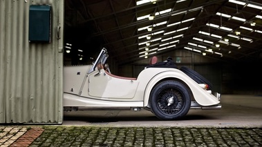 Morgan Roadster Sports Crème Hangar