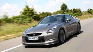 Nissan GTR anthracite 3/4 avant gauche travelling