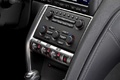 Nissan GTR anthracite console centrale debout