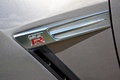 Nissan GTR anthracite logo aile