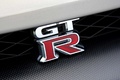 Nissan GTR anthracite logo calandre