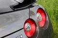 Nissan GTR anthracite logo coffre debout