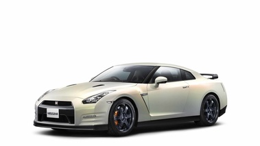 Nissan GTR Egoist blanc 3/4 avant gauche