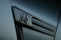 Nissan GTR gris logo aile