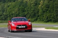 Nissan GTR rouge 3/4 avant droit