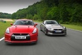 Nissan GTR rouge face avant & anthracite 3/4 avant droit travelling