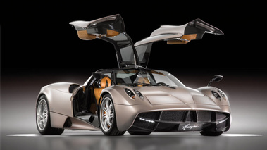 Pagani Huayra gris 3/4 avant droit portes ouvertes 2