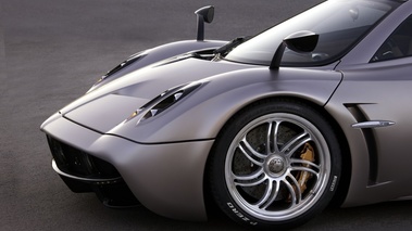 Pagani Huayra - Grise - détail, partie avant