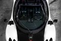 Pagani Zonda Cinque Roadster blanc face avant vue du dessus debout