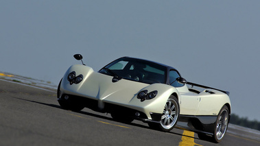 Pagani Zonda F Blanche 3/4 avant piste