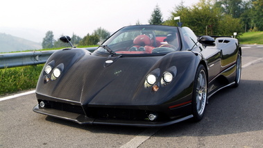 Pagani Zonda F Roadster noir 3-4 dynamique