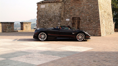 Pagani Zonda F Roadster noir  profil 