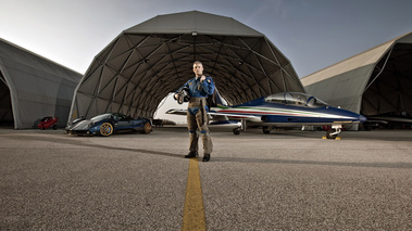 Pagani Zonda Tricolore - avec avion et pilote