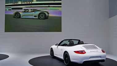 Mondial de l'Automobile Paris 2010 - Porsche 997 Carrera GTS Cabriolet blanc 3/4 arrière gauche