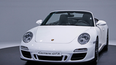 Mondial de l'Automobile Paris 2010 - Porsche 997 Carrera GTS Cabriolet blanc 3/4 avant gauche