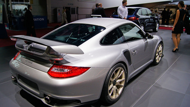 Mondial de l'Automobile Paris 2010 - Porsche 997 GT2 RS gris 3/4 arrière droit