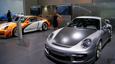 Mondial de l'Automobile Paris 2010 - Porsche 997 GT2 RS gris 3/4 avant gauche