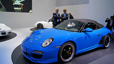 Mondial de l'Automobile Paris 2010 - Porsche 997 Speedster bleu 3/4 avant gauche capotée
