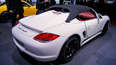 Mondial de l'Automobile Paris 2010 - Porsche Boxster Spyder blanc 3/4 arrière droit