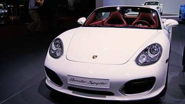 Mondial de l'Automobile Paris 2010 - Porsche Boxster Spyder blanc face avant