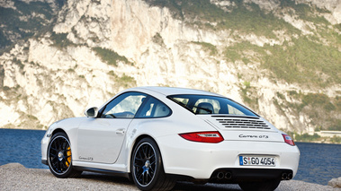 Porsche 911 Carrera GTS - coupé blanc - 3/4 arrière gauche