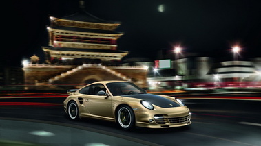 Porsche 911 China 10 Years Edition - 3/4 avant droit dynamique