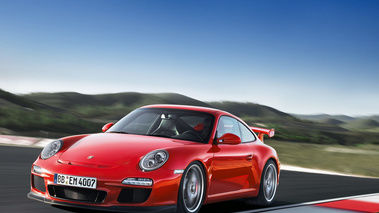 Porsche 911 GT3 Rouge 3-4 AV Dyn