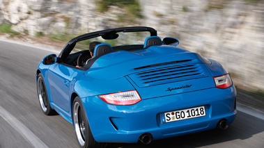 Porsche 911 Speedster - bleue - 3/4 arrière gauche, en mouvement