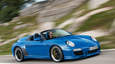 Porsche 911 Speedster - bleue - 3/4 avant droit, en mouvement