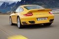 Porsche 911 Turbo 2009 - jaune - 3/4 arrière gauche dynamique