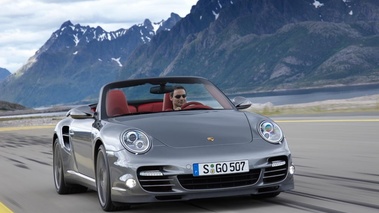 Porsche 911 Turbo cabrio 2009 - gris - 3/4 avant