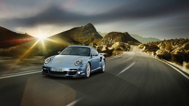 Porsche 911 Turbo S - Bleue - 3/4 avant gauche