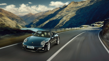 Porsche 911 Turbo S cabrio - noire - 3/4 avant gauche