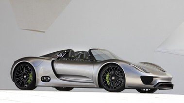 Porsche 918 Spyder gris 3/4 avant droit