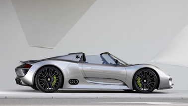 Porsche 918 Spyder gris profil