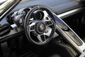 Porsche 918 Spyder gris tableau de bord