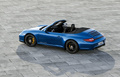 Porsche 997 Carrera 4 GTS - Cabriolet bleu - 3/4 arrière gauche