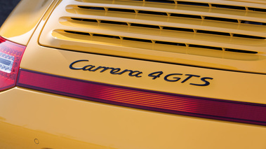 Porsche 997 Carrera 4 GTS - jaune - capot moteur