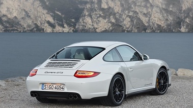 Porsche 997 Carrera GTS blanc 3/4 arrière droit