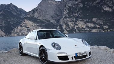 Porsche 997 Carrera GTS blanc 3/4 avant droit 2