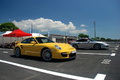 Porsche 997 GT2 jaune 3/4 avant droit & 996 GT2 gris profil