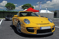 Porsche 997 GT2 jaune 3/4 avant droit & Ferrari F430 Scuderia anthracite face avant
