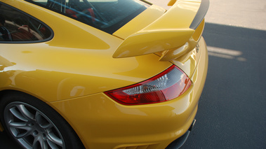 Porsche 997 GT2 jaune aileron 2