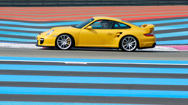 Porsche 997 GT2 jaune filé 2