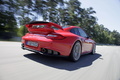 Porsche 997 GT2 RS rouge 3/4 arrière droit travelling penché 2