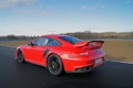 Porsche 997 GT2 RS rouge 3/4 arrière gauche travelling 3